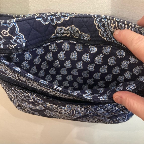 VERA BRADLEY Quilted Many Pockets Compartments Zipper Closure Crossbody Bag - Picture 4 of 10